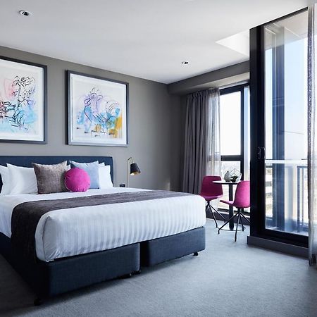 Art Series - The Chen Box Hill Exteriér fotografie A bedroom at the Hotel