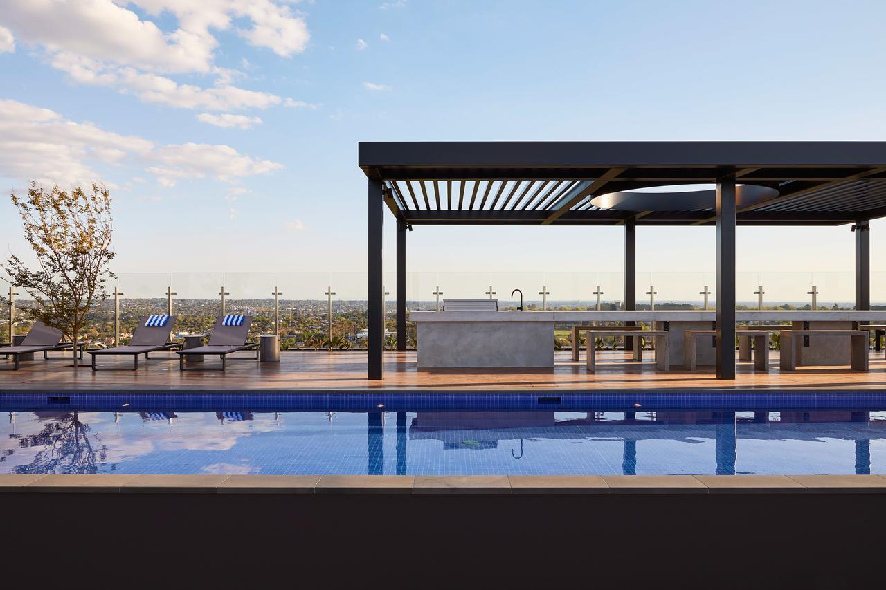 Art Series - The Chen Box Hill Exteriér fotografie Rooftop pool
