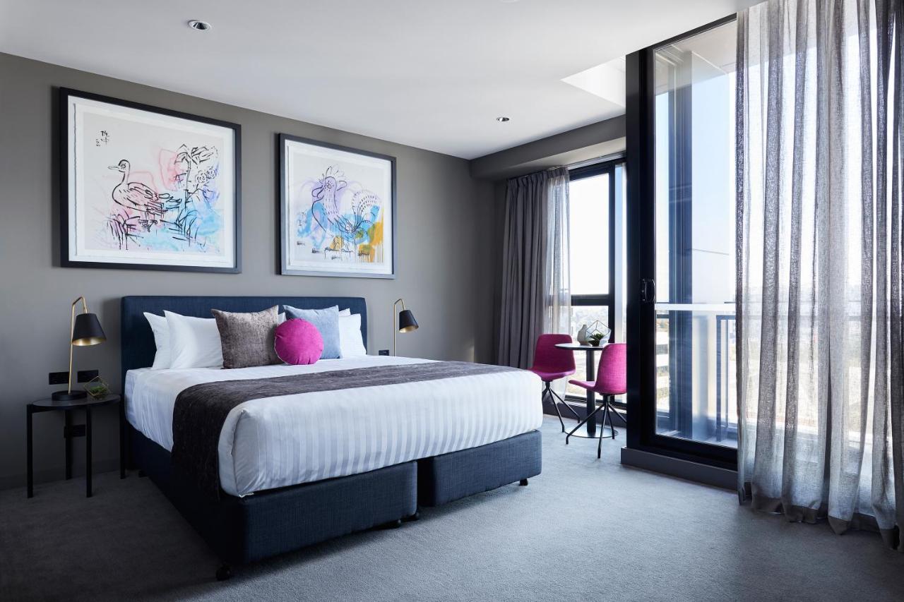 Art Series - The Chen Box Hill Exteriér fotografie A bedroom at the Hotel